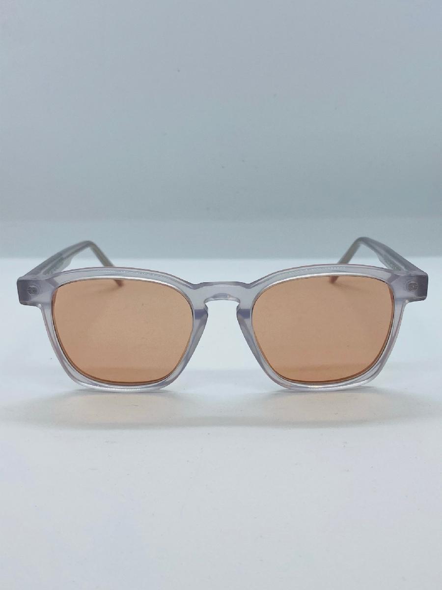 occhiale da sole con montatura trasparente e lenti rosa